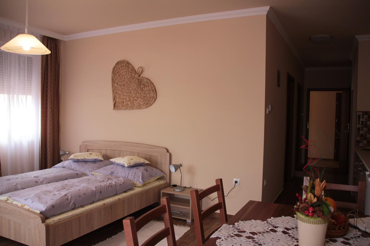 Imola Es Andrea Apartmanhaz 2 Hajdúszoboszló Buitenkant foto
