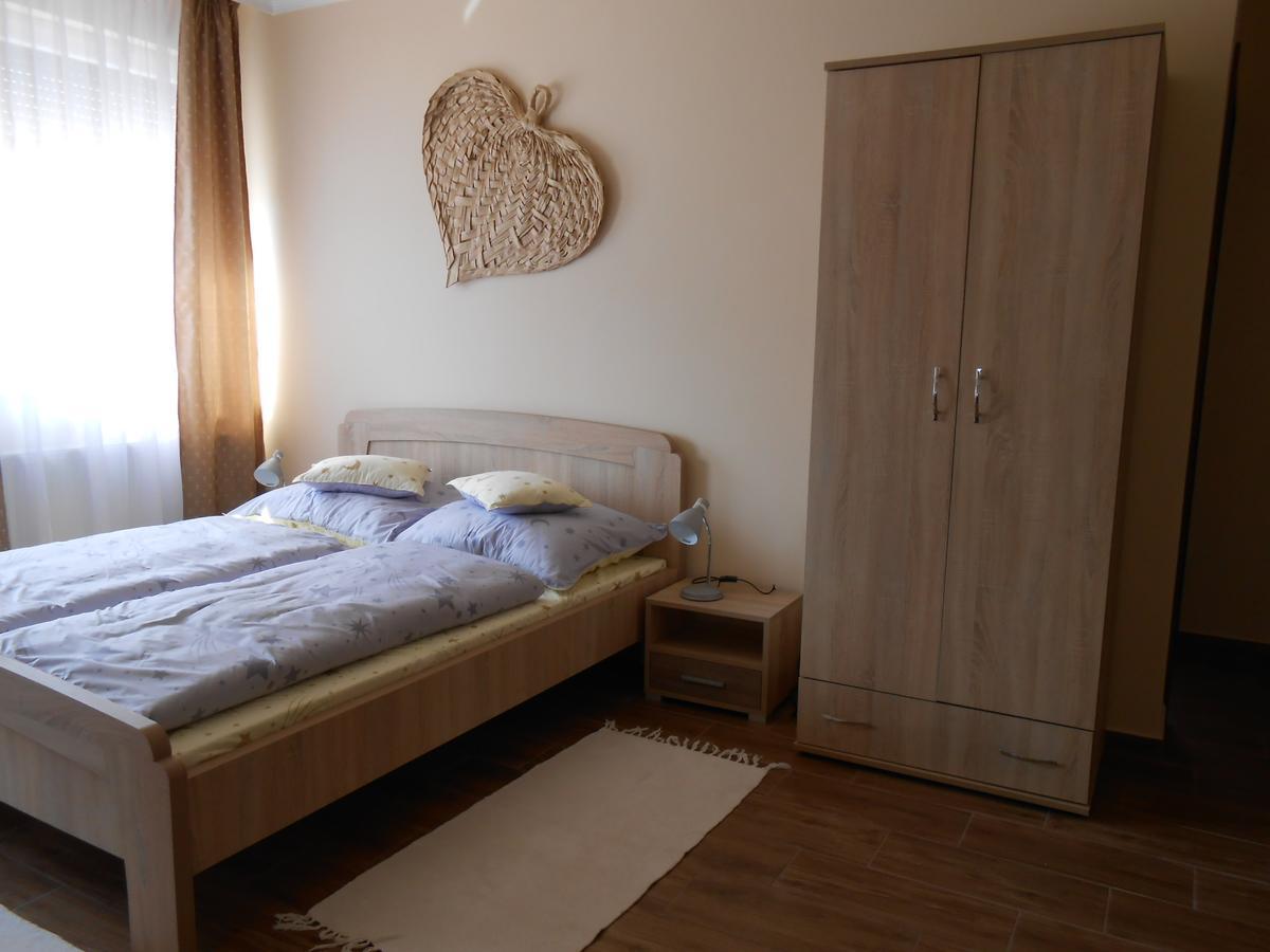 Imola Es Andrea Apartmanhaz 2 Hajdúszoboszló Buitenkant foto