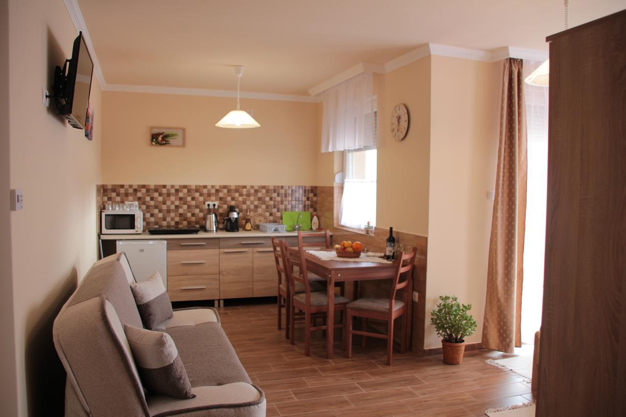 Imola Es Andrea Apartmanhaz 2 Hajdúszoboszló Buitenkant foto