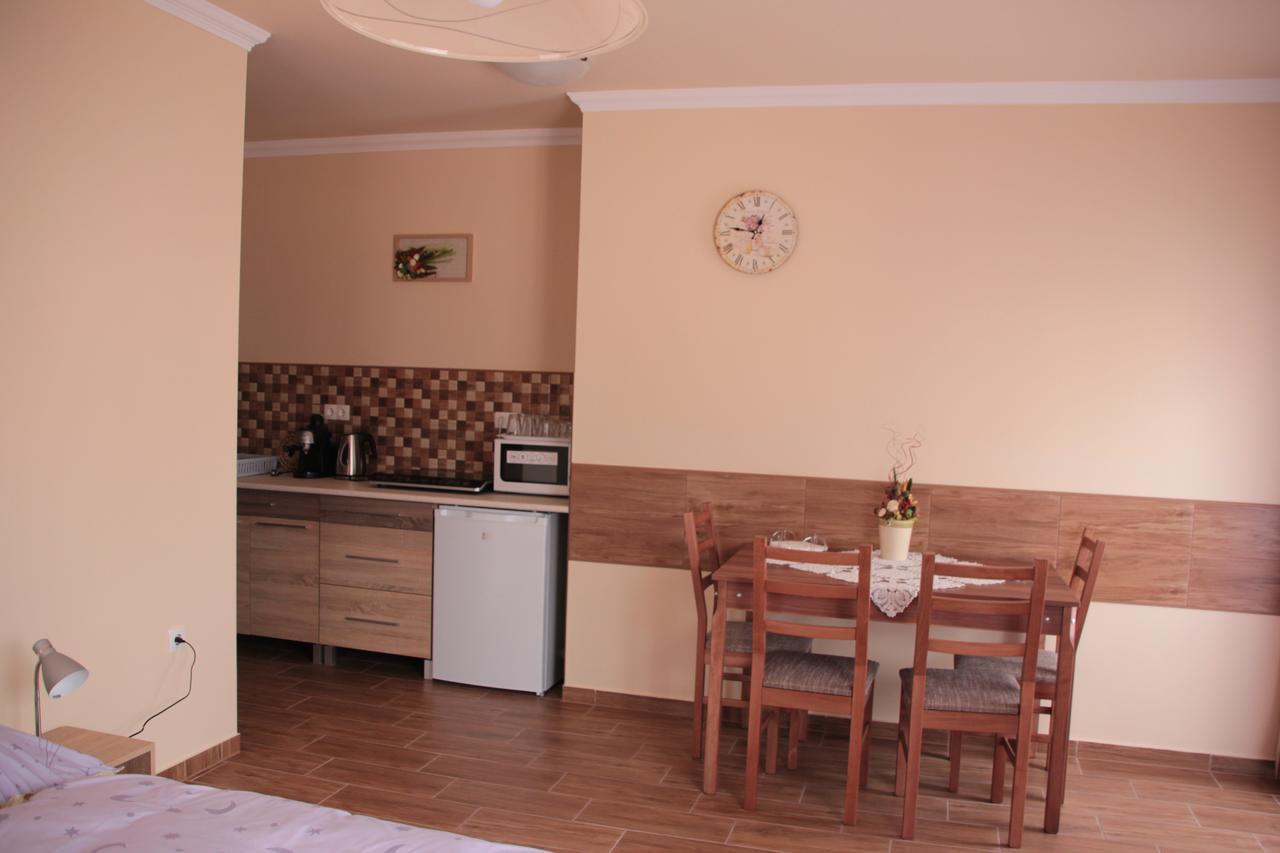 Imola Es Andrea Apartmanhaz 2 Hajdúszoboszló Buitenkant foto