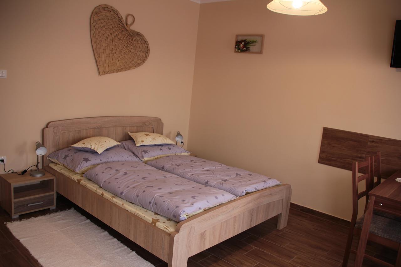 Imola Es Andrea Apartmanhaz 2 Hajdúszoboszló Buitenkant foto